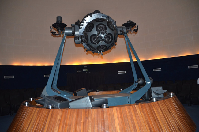 Estudiantes de establecimientos fiscales se beneficiarán del proyecto “La Armada me invita al Planetario” Estudiantes de establecimientos fiscales se beneficiarán del proyecto “La Armada me invita al Planetario”