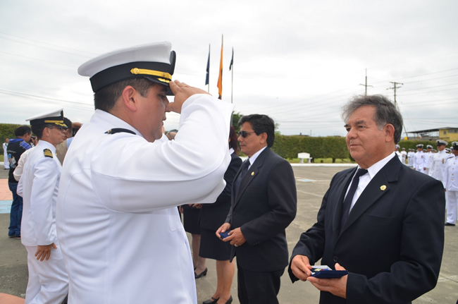 Funcionarios del Inocar recibieron condecoraciones por años de servicios