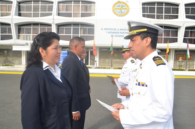 Inocar entregó condecoraciones a su personal por servicios distinguidos