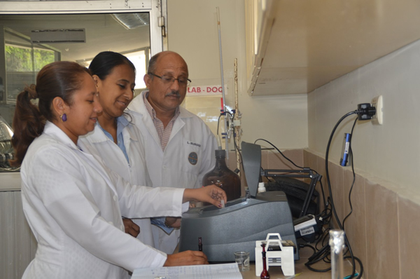 Profesionales del INP y estudiantes de ciencias químicas reciben capacitación en el Inocar Profesionales del INP y estudiantes de ciencias químicas reciben capacitación en el Inocar