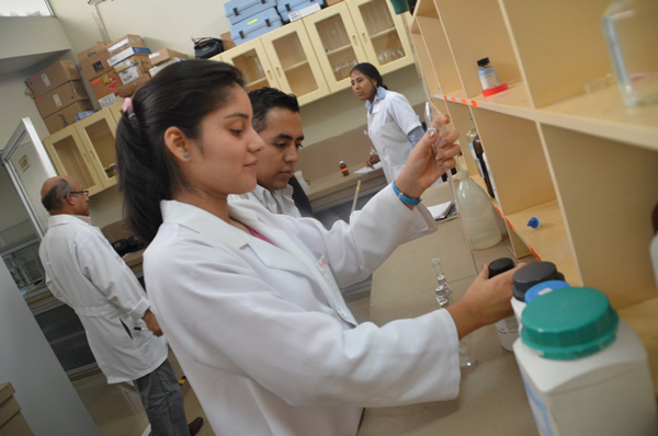Profesionales del INP y estudiantes de ciencias químicas reciben capacitación en el Inocar Profesionales del INP y estudiantes de ciencias químicas reciben capacitación en el Inocar