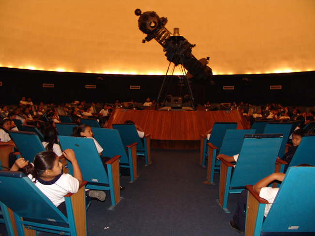 Charlas sobre el sol y las estrellas en el Planetario de la Armada