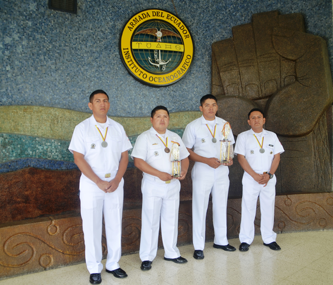 Tripulantes del Instituto Oceanográfico de la Armada recibieron reconocimientos en curso intercontinental de escoltas