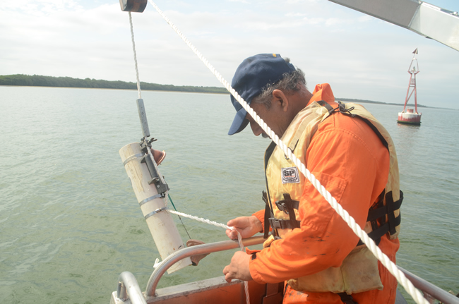 Técnicos del Instituto Oceanográfico de la Armada realizan caracterización oceanográfica en Manabí