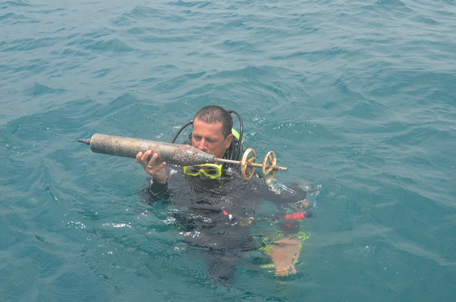 Técnicos del Instituto Oceanográfico de la Armada realizan caracterización oceanográfica en Manabí