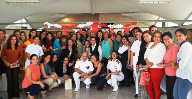 Madres del Instituto Oceanográfico de la Armada recibieron homenaje por su día