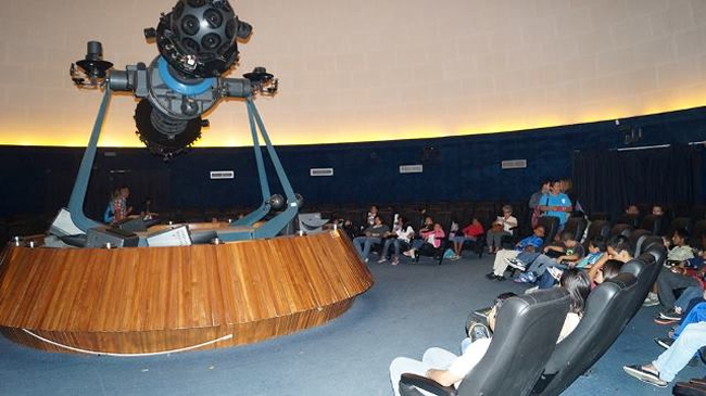 Conferencias sobre el tránsito de Mercurio frente al Sol en el Planetario de la Armada