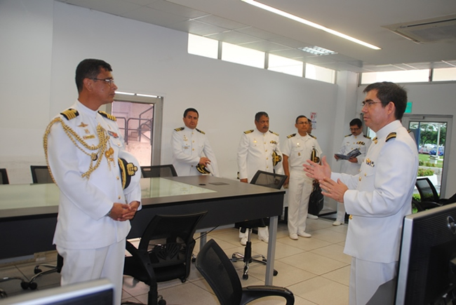 Agregado Naval del Perú visitó el Instituto Oceanográfico de la Armada