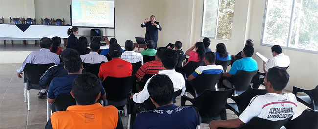 Técnicos del Inocar imparten conferencias a la población costera