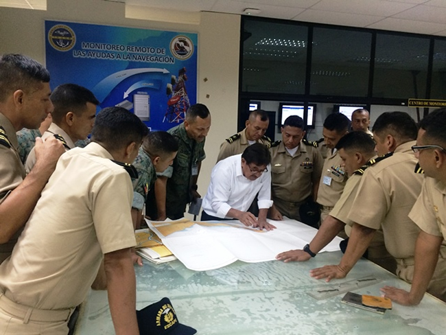 Oficiales y tripulantes alumnos de la Escuela de Calificación y Perfeccionamiento visitaron el Instituto Oceanográfico de la Armada