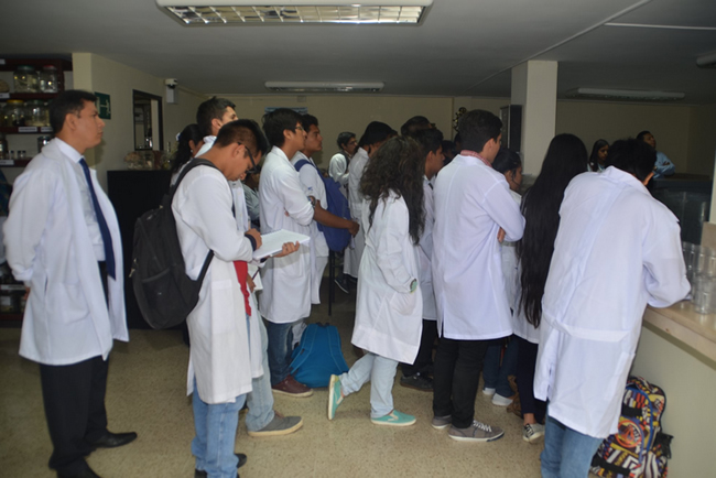 Alumnos de la Universidad Estatal Península de Santa Elena  visitaron el Instituto Oceanográfico de la Armada