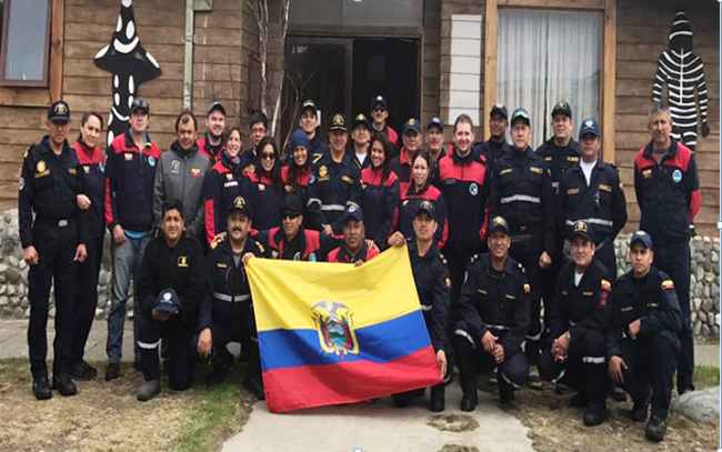 Funcionarios del Instituto Oceanográfico de la Armada participan en la XXI expedición ecuatoriana a la Antártida