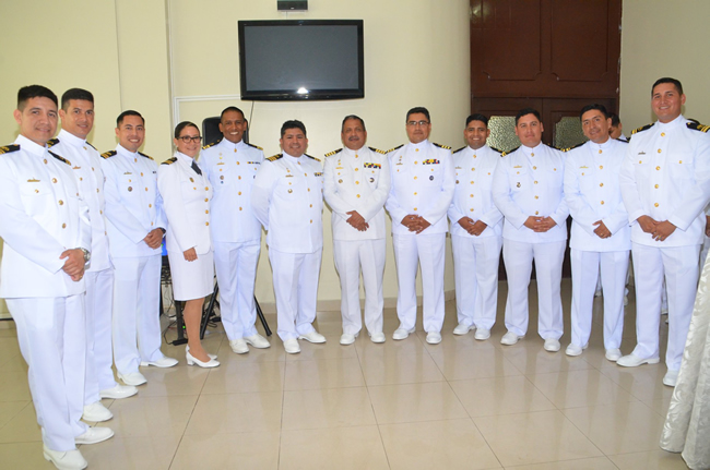 Ascenso de señores oficiales y tripulantes del Instituto Oceanográfico de la Armada