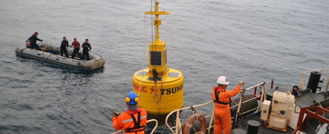 Inocar realiza mantenimiento de boya de detección de tsunamis