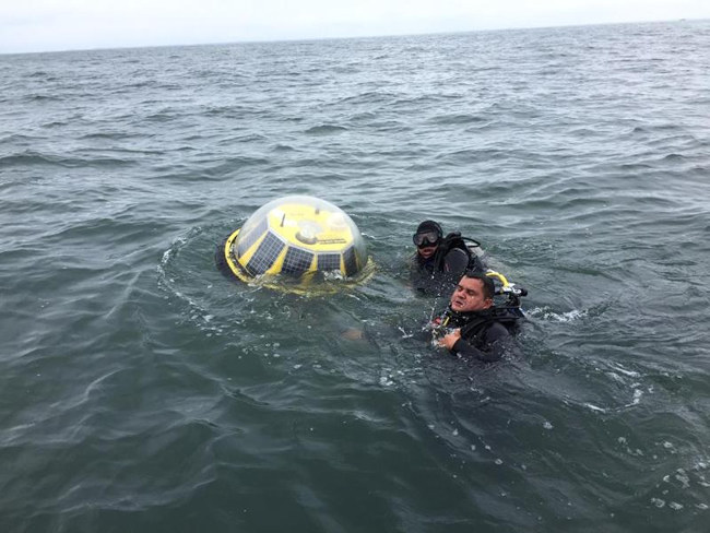 Instalación de boyas oceánicas en la costa del Ecuador