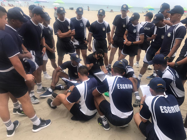Técnicos del Inocar capacitan a personal que participará en el “Primer Muestreo Nacional de Macroplásticos en playas de Ecuador Continental e Insular"