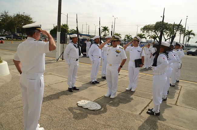 Comandante General de la Armada agradeció el trabajo realizado como director del Inocar al  capitán de Navío Humberto Gómez