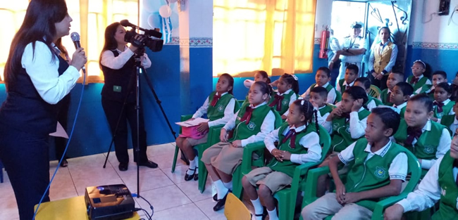 Radio Naval estrena programa desde unidades educativas de Guayaquil Radio Naval estrena programa desde unidades educativas de Guayaquil