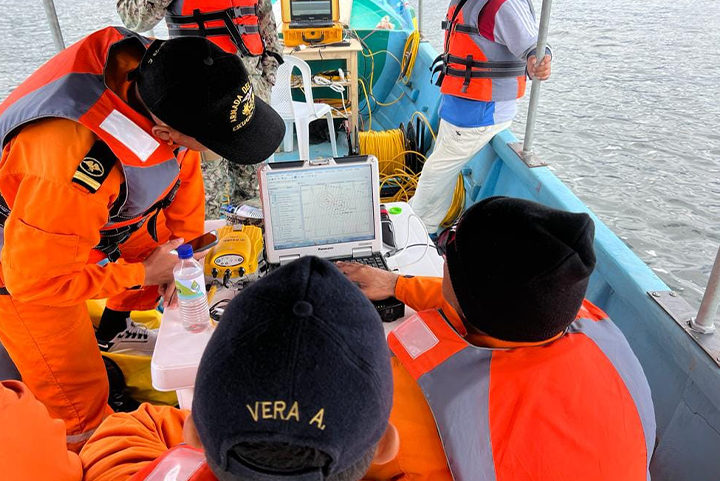 Técnicos del Inocar realizaron levantamiento batimétrico para localizar una embarcación en el lecho del Lago San Pablo Técnicos del Inocar realizaron levantamiento batimétrico para localizar una embarcación en el lecho del Lago San Pablo