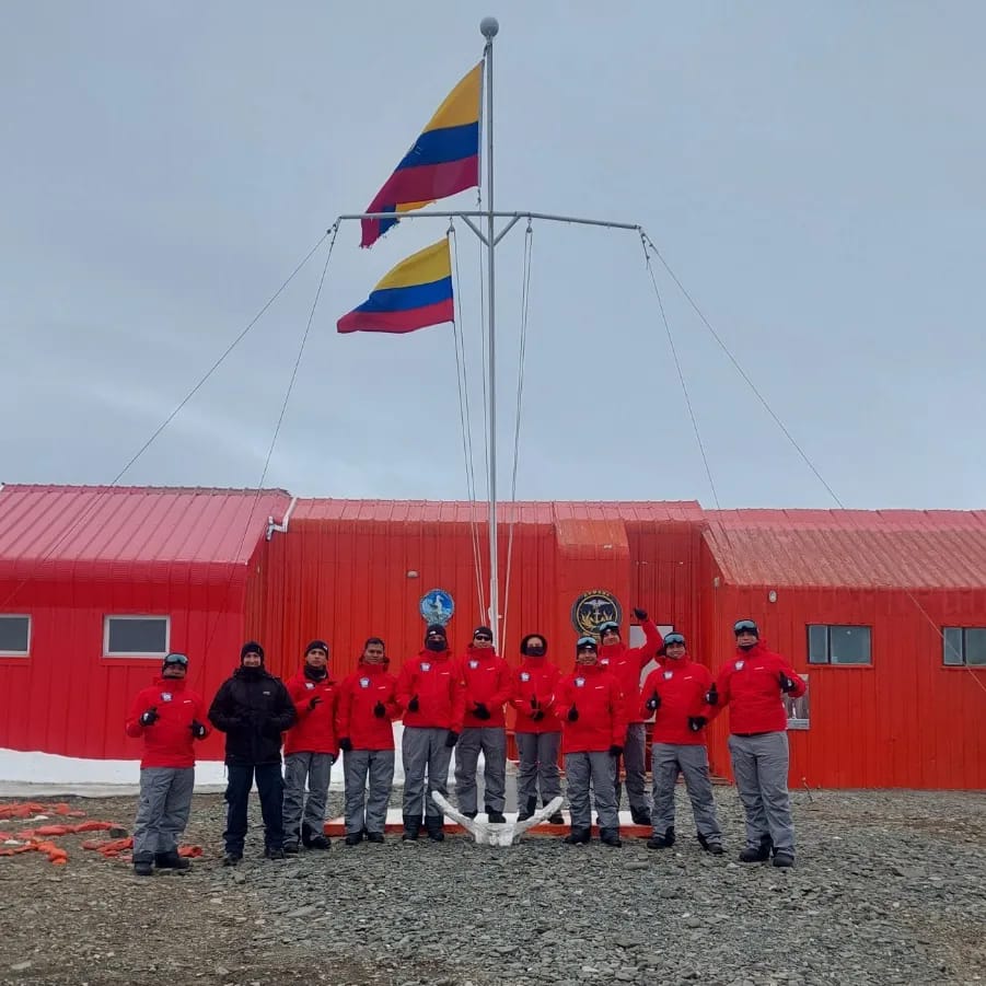 Marinos colombianos se incorporaron a la XXVII Expedicion Antartica Ecuatoriana