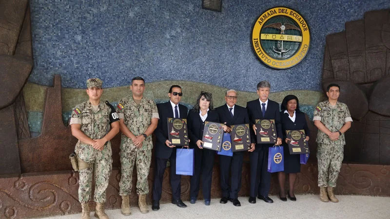Ceremonia de despedida honra décadas de servicio y compromiso institucional